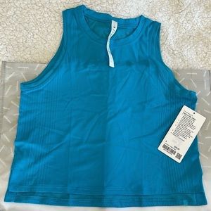 Lululemon train to be tank size 6